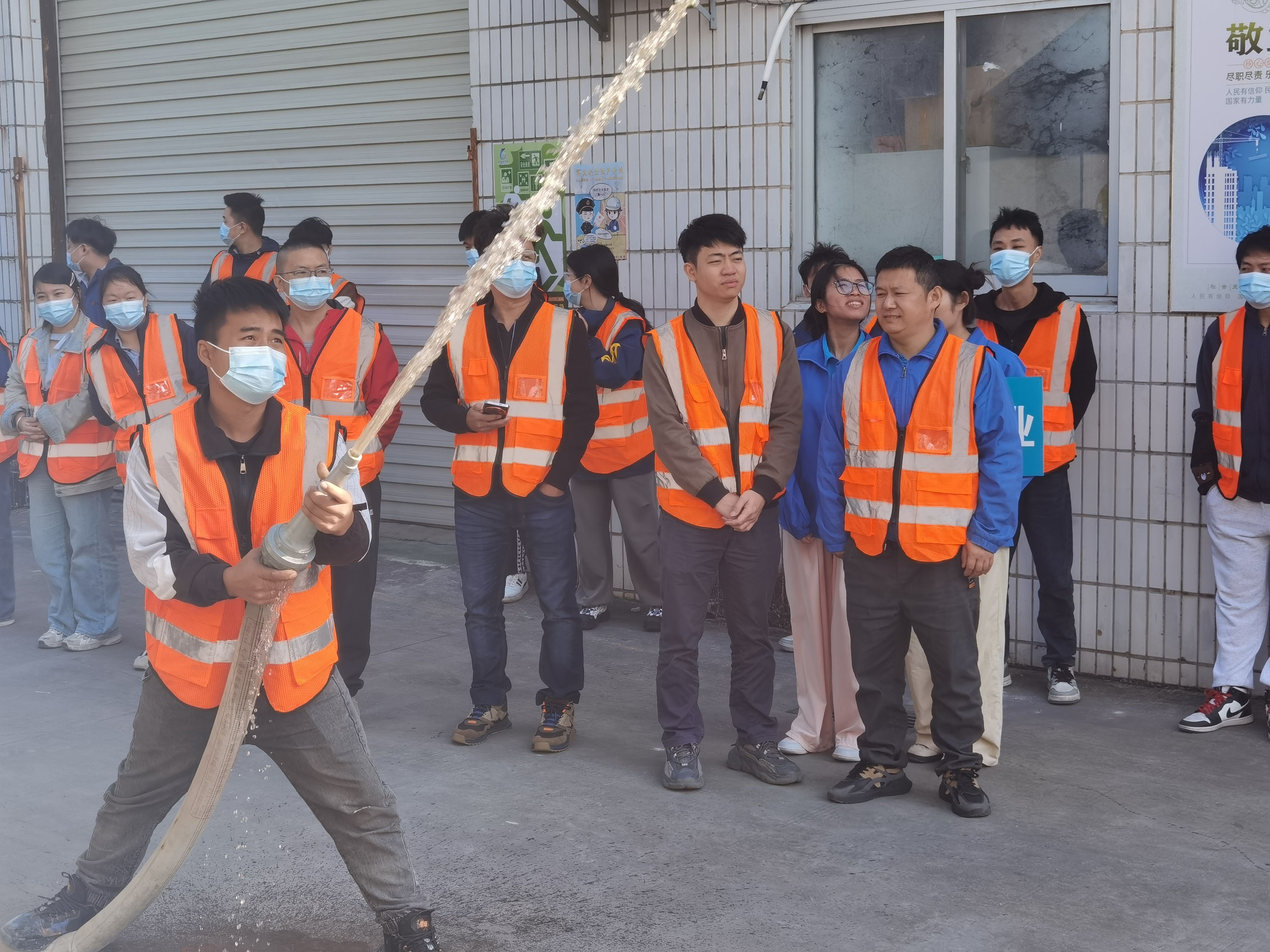 滤哥员工参加社区消防演练，增强安全意识