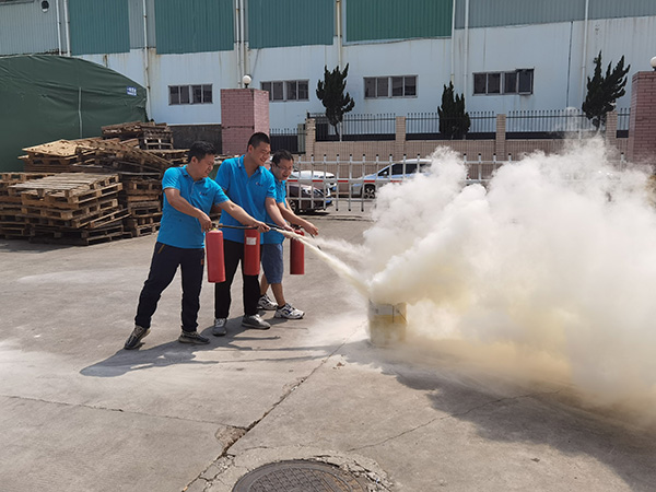滤哥实业参加消防演练：树立消防意识，保证生产安全