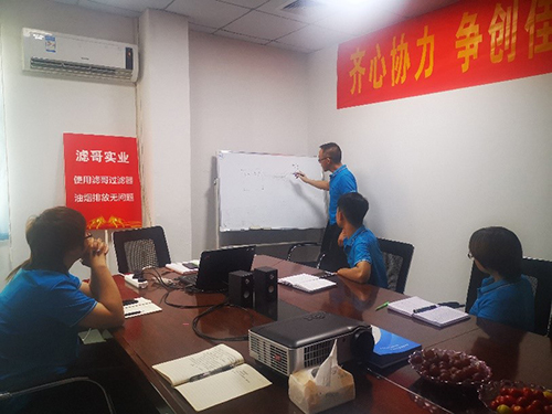 滤哥周会|伙伴们积极了解真空泵过滤器原理